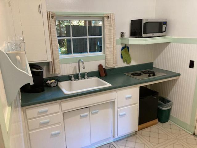 Emerald Forest Cabins Trinidad Bagian luar foto