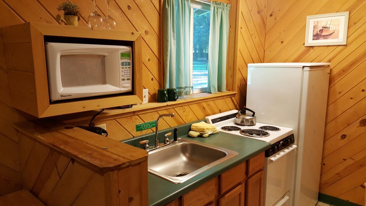 Emerald Forest Cabins Trinidad Bagian luar foto