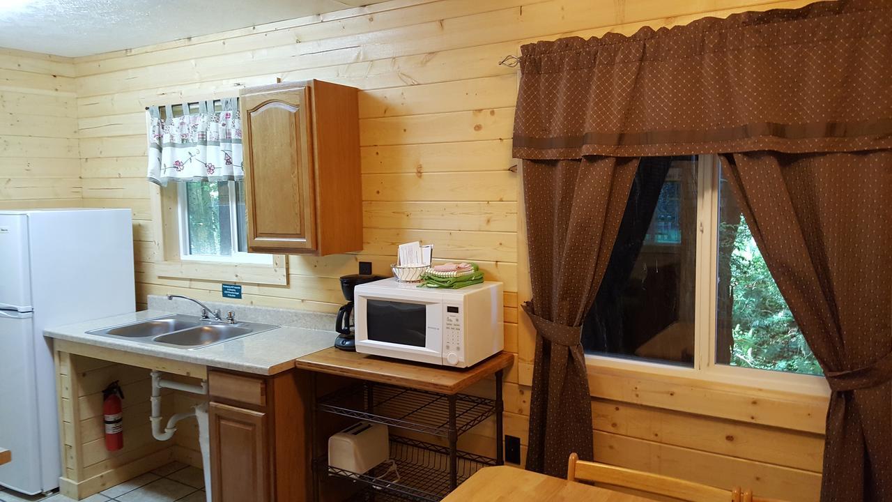 Emerald Forest Cabins Trinidad Bagian luar foto