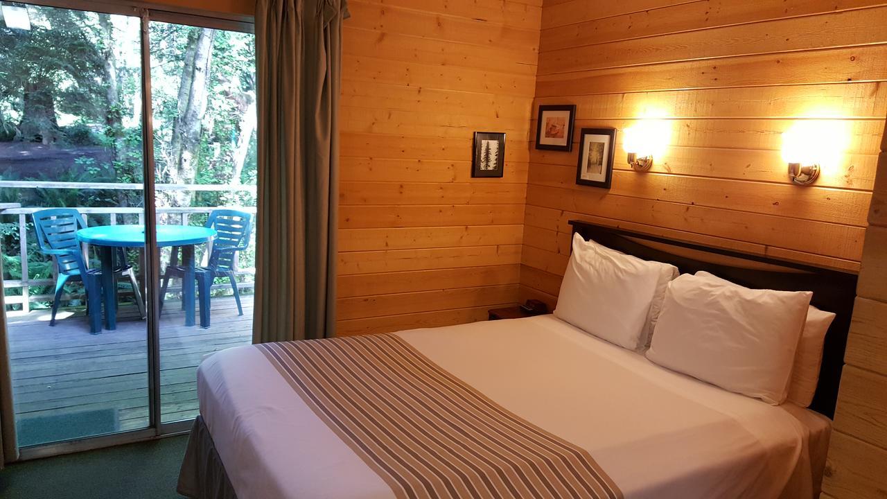 Emerald Forest Cabins Trinidad Bagian luar foto