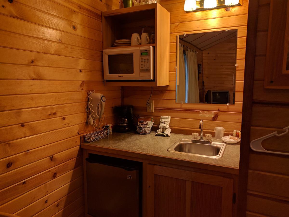Emerald Forest Cabins Trinidad Bagian luar foto