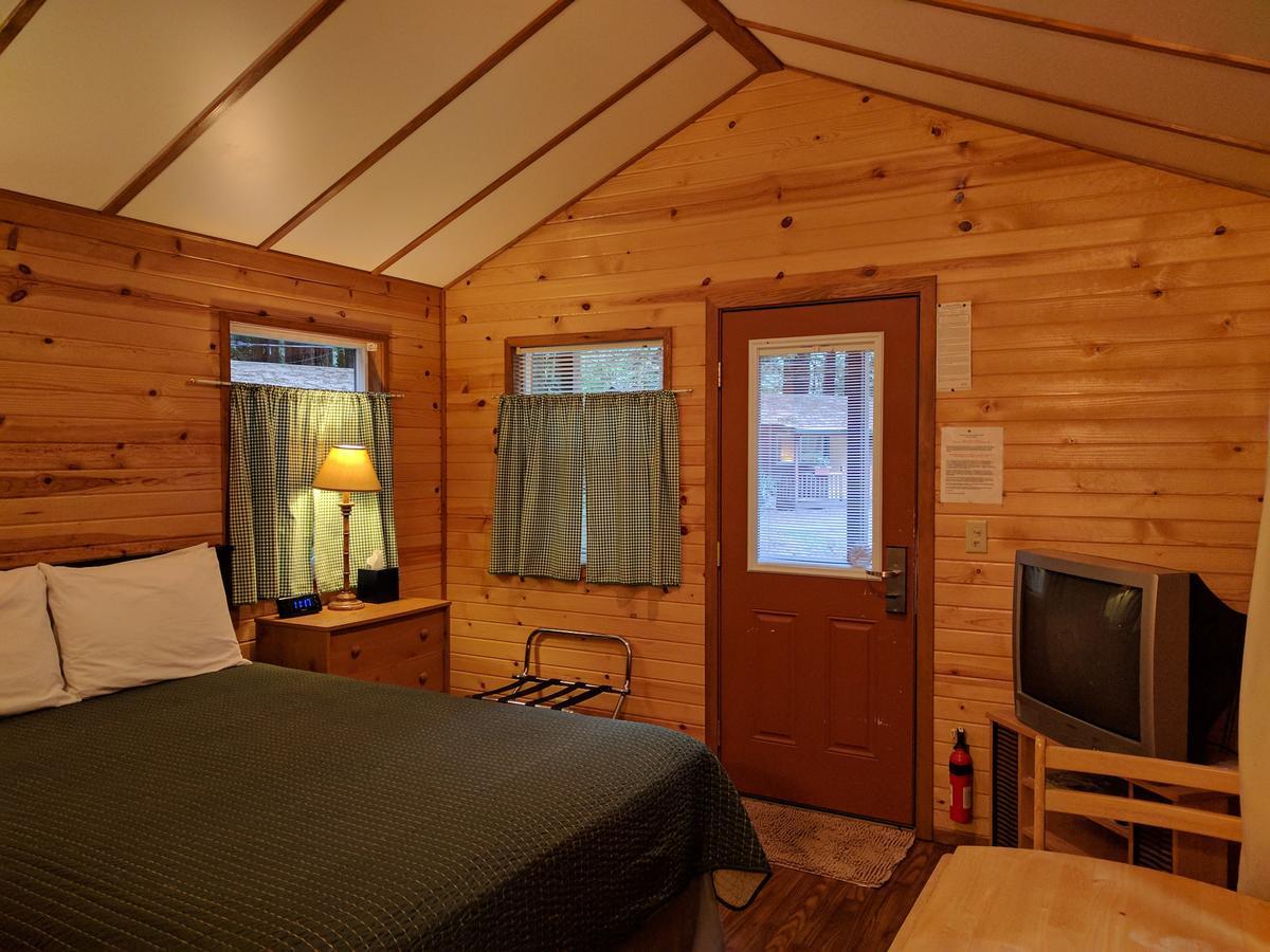 Emerald Forest Cabins Trinidad Bagian luar foto