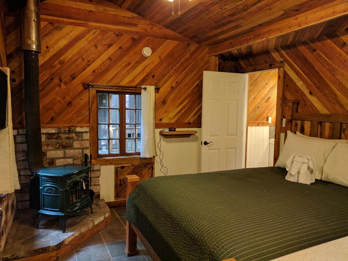 Emerald Forest Cabins Trinidad Bagian luar foto