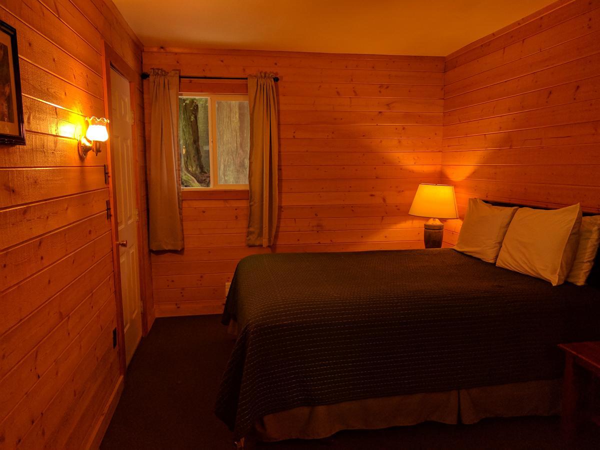 Emerald Forest Cabins Trinidad Bagian luar foto