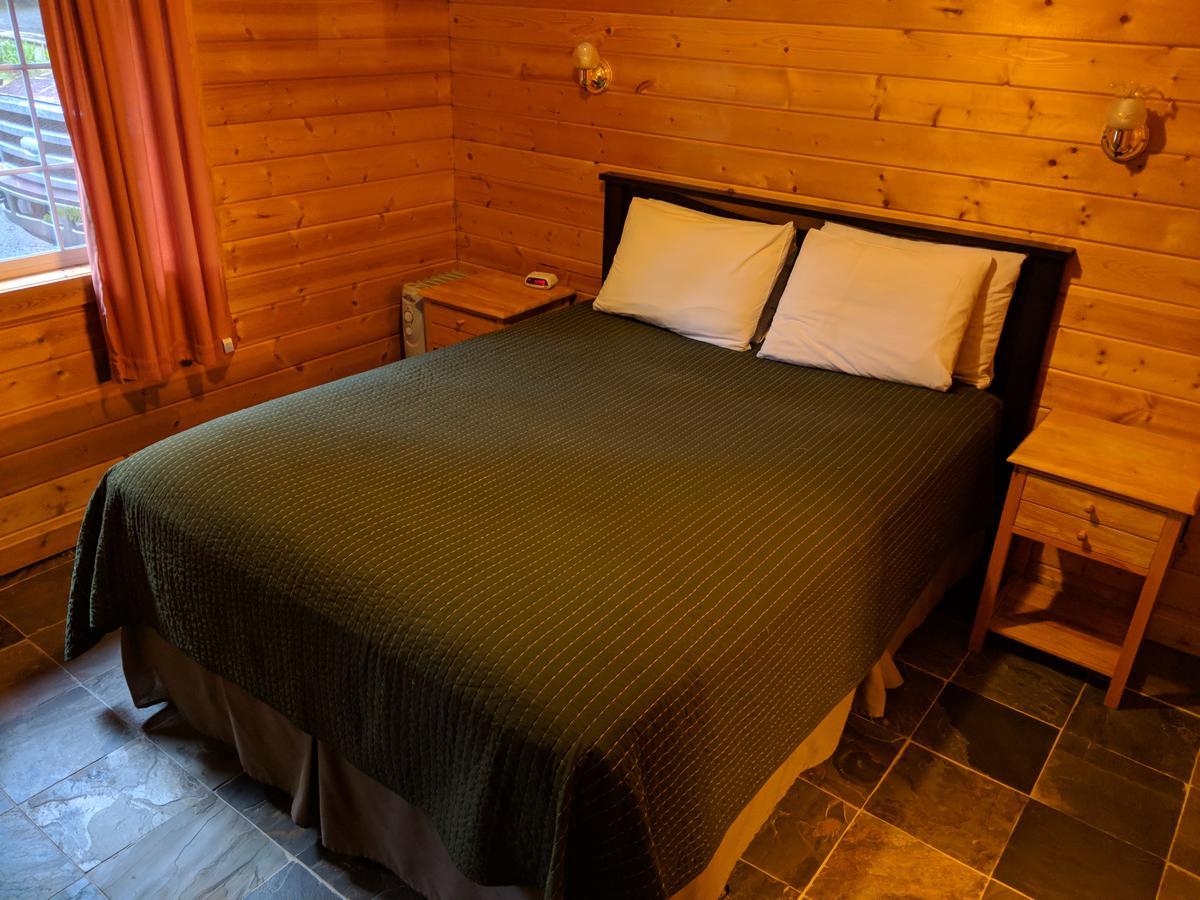 Emerald Forest Cabins Trinidad Bagian luar foto