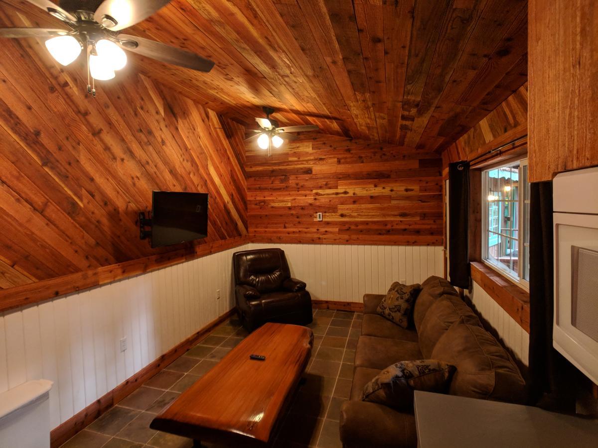 Emerald Forest Cabins Trinidad Bagian luar foto