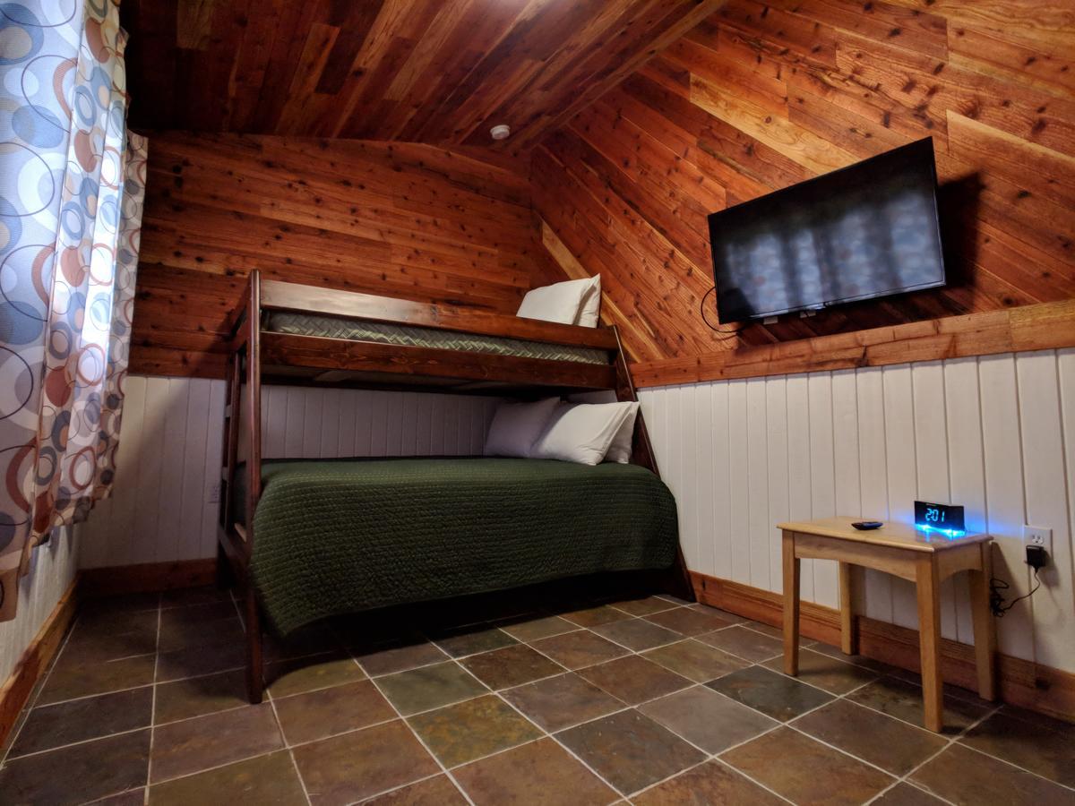 Emerald Forest Cabins Trinidad Bagian luar foto