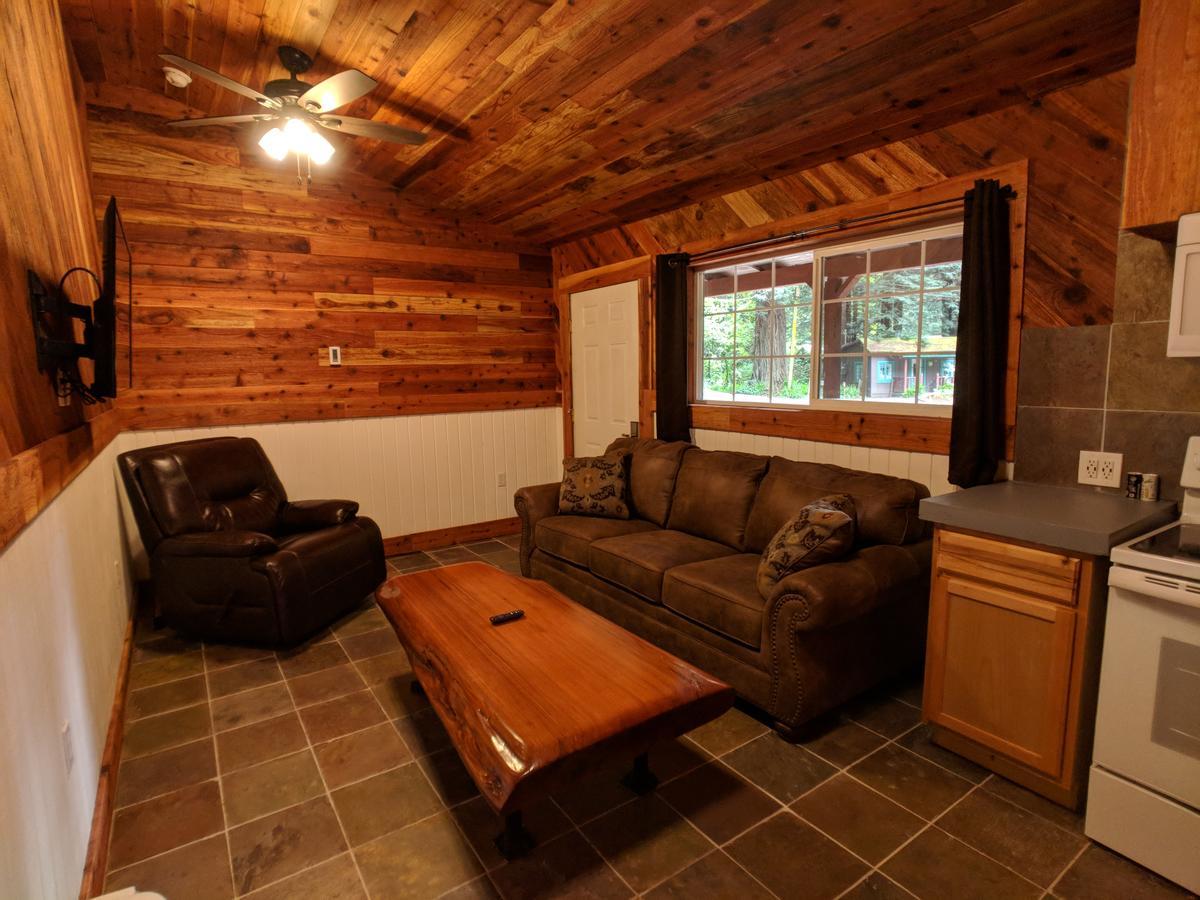 Emerald Forest Cabins Trinidad Bagian luar foto