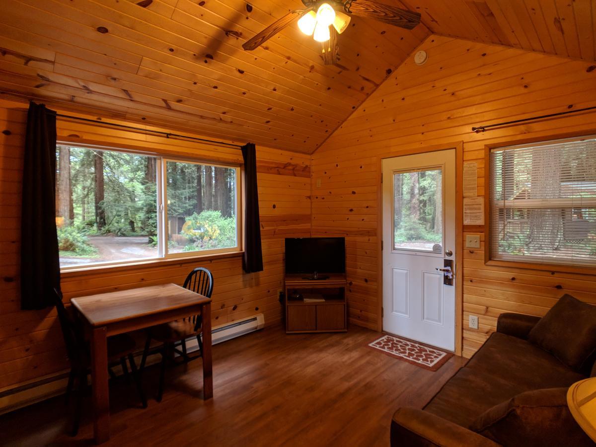 Emerald Forest Cabins Trinidad Bagian luar foto