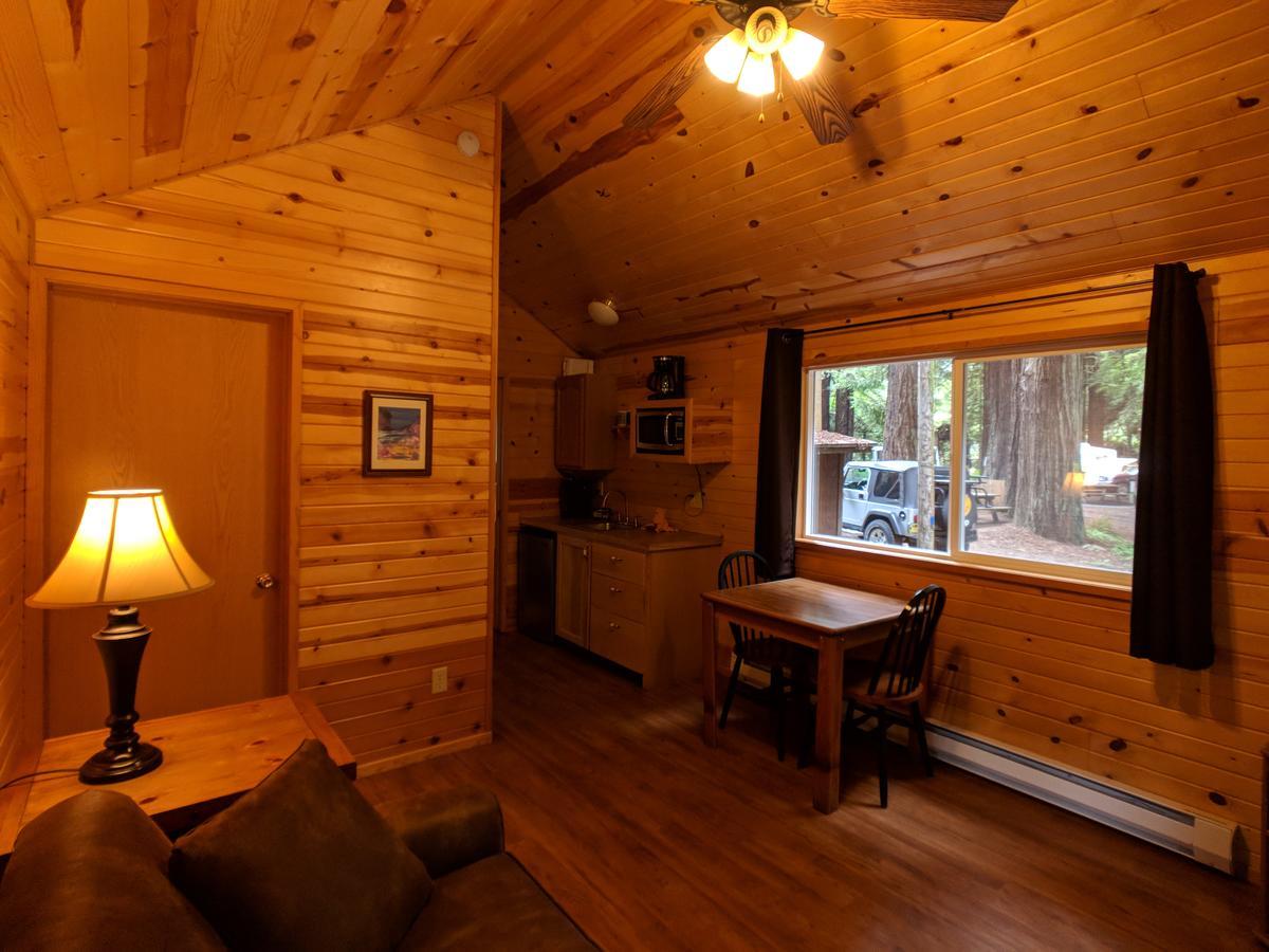 Emerald Forest Cabins Trinidad Bagian luar foto