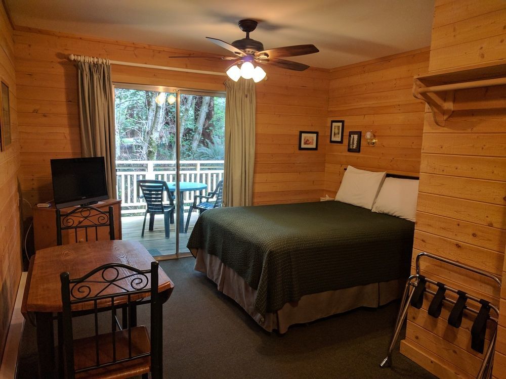 Emerald Forest Cabins Trinidad Bagian luar foto